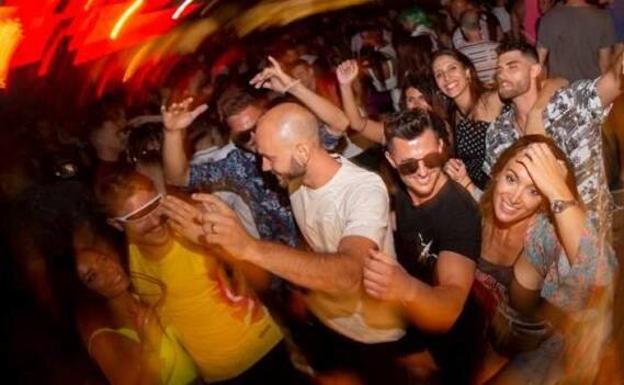 Se limita el ocio nocturno y las reuniones a solo 10 personas