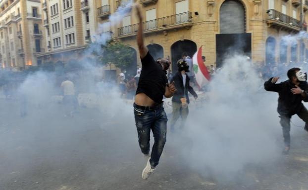 El Parlamento libanés alarga el estado de emergencia para hacer frente a las protestas