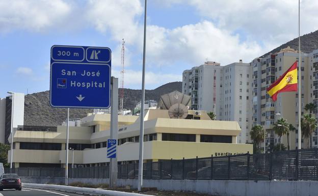 Sustrae 20 móviles en la tienda en la que trabaja en la capital grancanaria