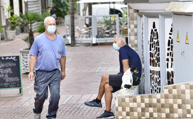 Canarias suma otros 77 casos en 24 horas y un fallecido en Gran Canaria