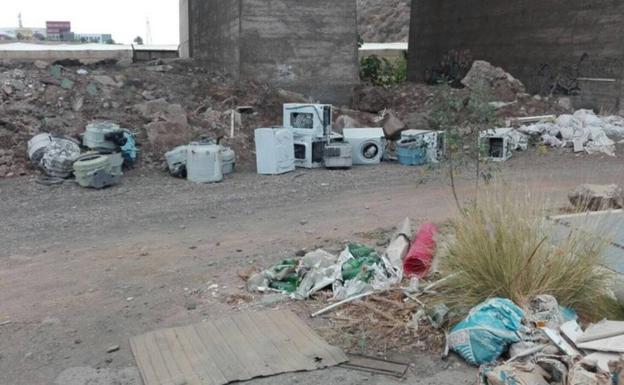 Multas de hasta 1.750.000 euros por abandonar trastos en la vía pública
