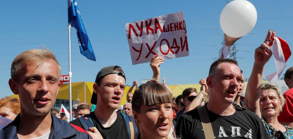 Lukashenko propone reformar la Constitución para aplacar las protestas
