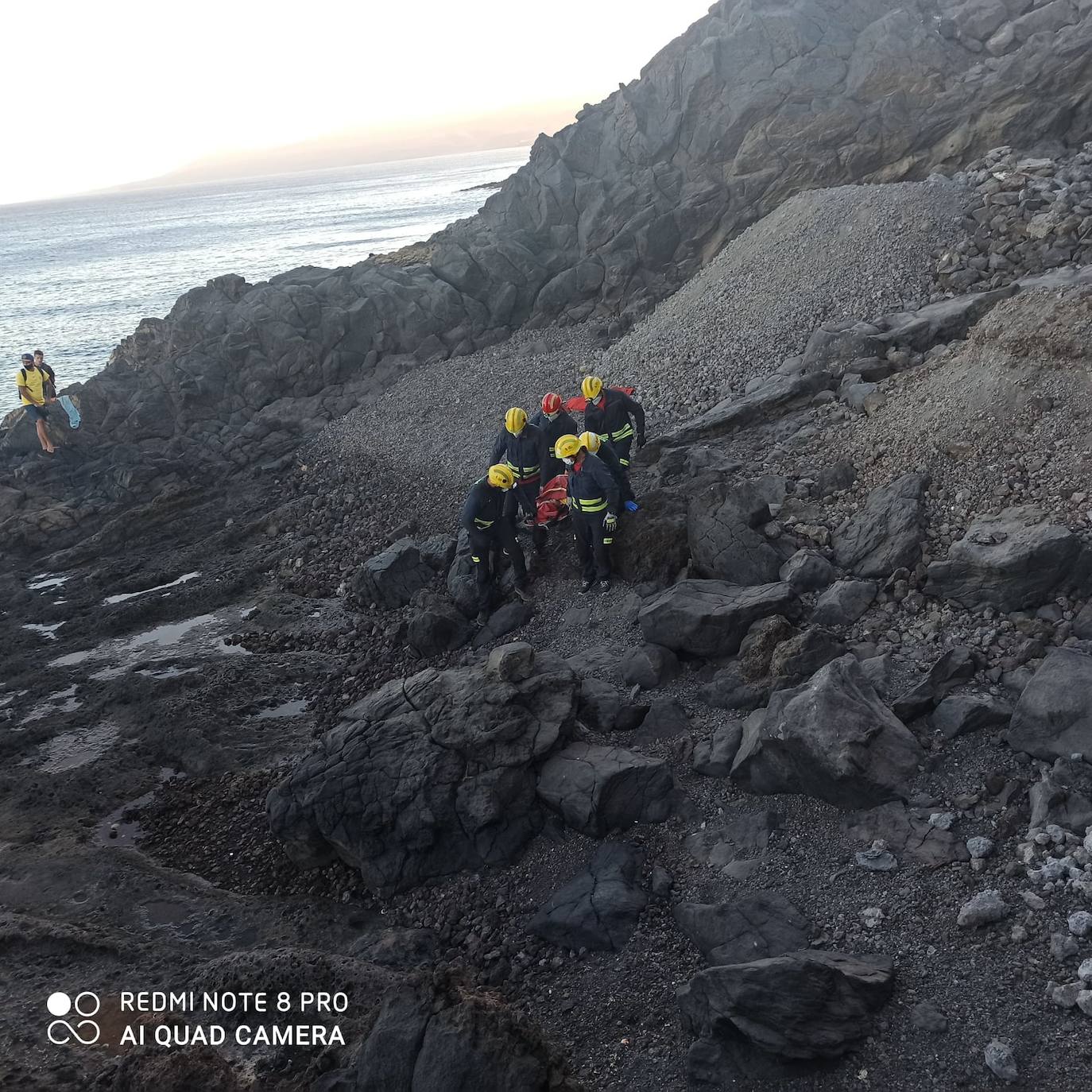 Un joven herido tras caer por un desnivel en un barranco de Tías