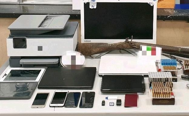 Vendían documentos falsos para facilitar el viaje de migrantes a la Península