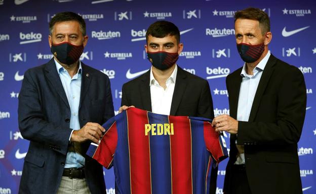Pedri: «Mi ídolo siempre ha sido Iniesta y ahora quiero aprender del mejor»
