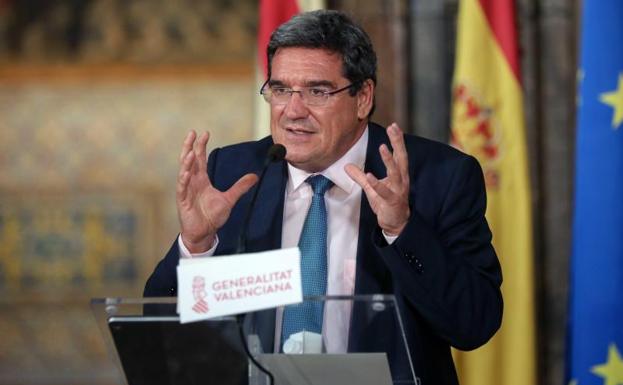 El ministro de Inclusión, José Luis Escrivá, ayer en Valencia 