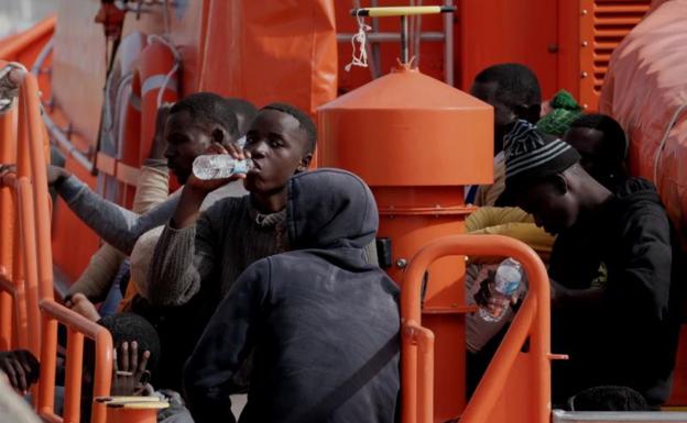 En los primeros 24 días de agosto llegaron tantos inmigrantes como en ocho meses de 2019