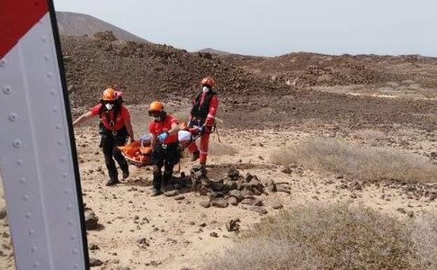 Rescatan a una mujer herida en la isla de Lobos