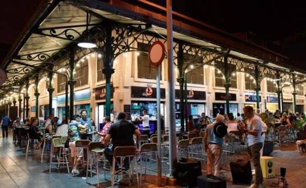 Solo seis personas por mesa en el Mercado del Puerto
