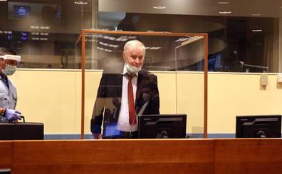 La Fiscalía acusa a Mladic de supervisar la masacre de Srebrenica