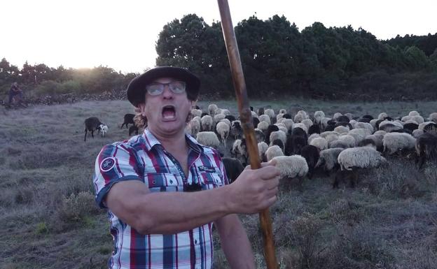 'Llegadas nacionales' sigue mostrando el divertido viaje a Canarias de dos amigos vascos y dos andaluzas