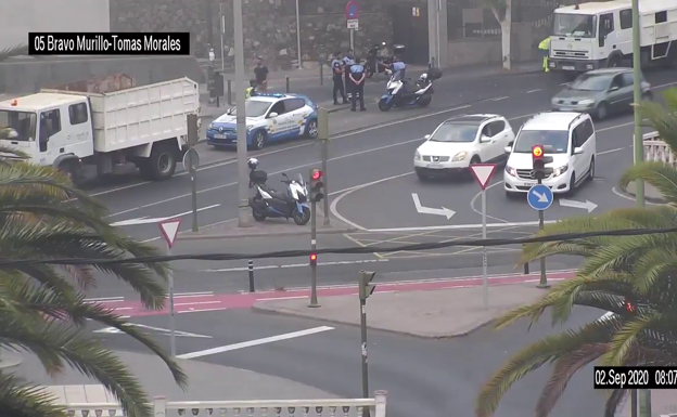 Un motorista sufre una caída en la bajada de Mata