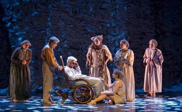 Nauzet Afonso: «El vestuario se convierte en la segunda piel de los intérpretes»