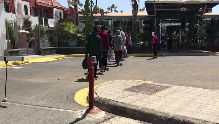 Madrid lleva a los inmigrantes a un complejo turístico de Maspalomas