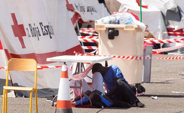 Canarias recibe cinco nuevas pateras, cuatro en Gran Canaria y una en Fuerteventura