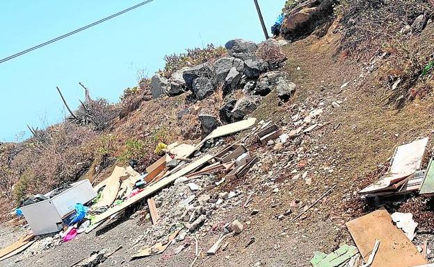 La Sima de Jinámar, de símbolo del genocidio fascista a estercolero