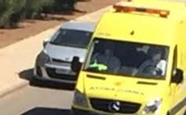 Una motorista resulta herida al sufrir una caída en una vía de Lanzarote