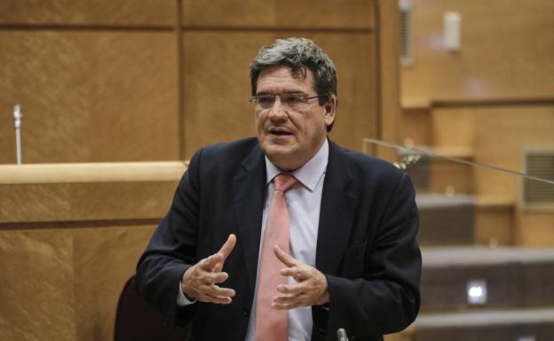 Escrivá niega que diese plantón y viajará a las islas cuando su agenda lo permita