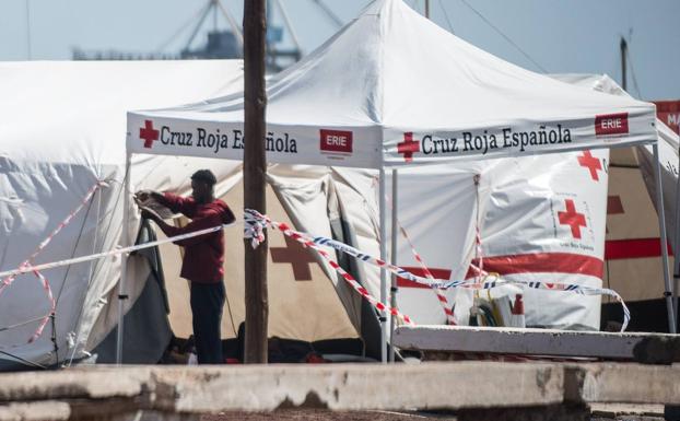 Muere en el hospital de Tenerife uno de los migrantes llegados el martes a la isla