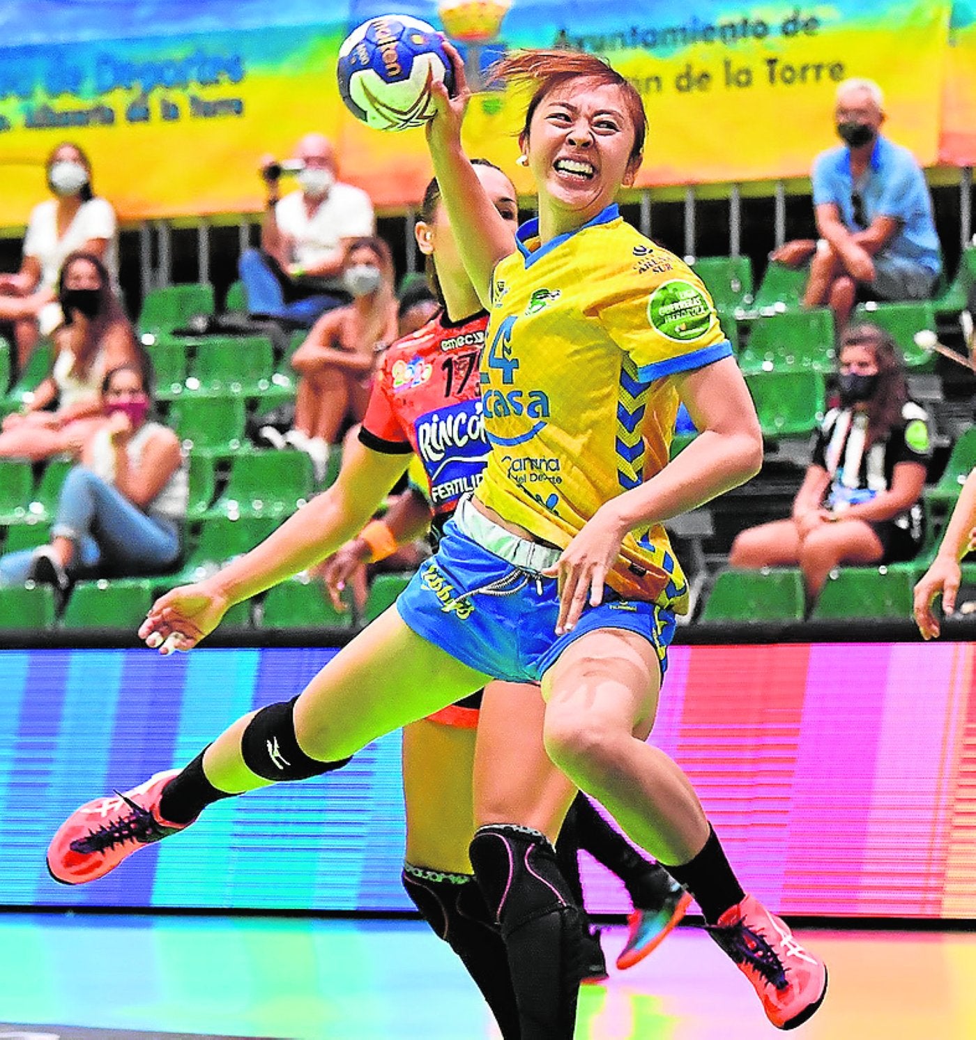 Haridian Rodríguez y Mizuki Hosoe lideran la primera victoria del Rocasa Gran Canaria