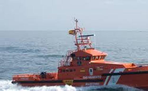 Cayuco con 57 inmigrantes