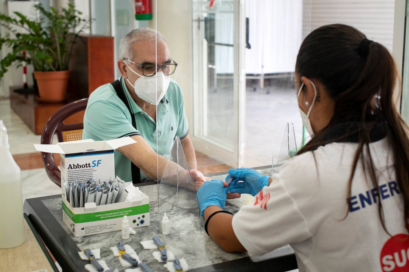 Canarias suma cinco nuevos fallecidos y 214 contagios más