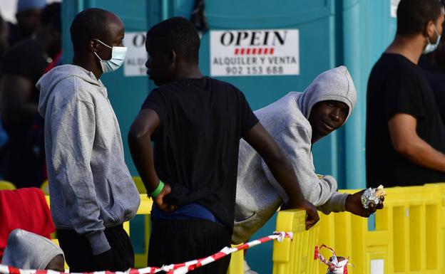 Llegan a Gran Canaria 10 pateras con 130 personas en menos de 24 horas