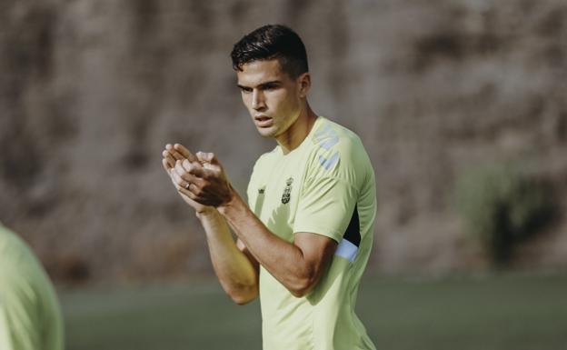 Edu Espiau: «El míster me pide que luche y meta ganas»