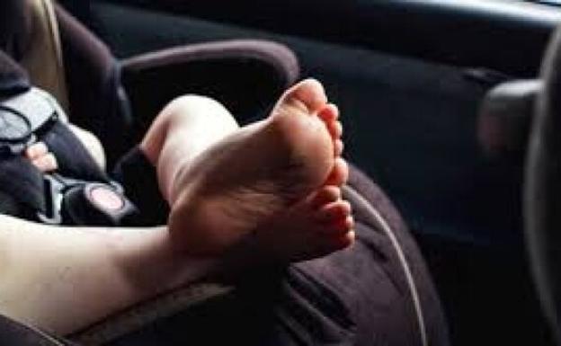 Rescatado un bebé en Tenerife encerrado en un coche