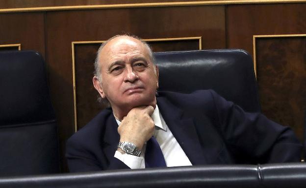 Dirigentes del PP esperan que el exministro renuncie a su militancia