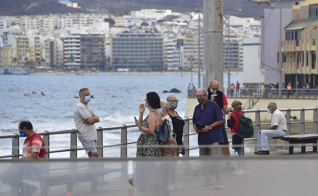Le clava una navaja tras ofrecerle drogas en Las Canteras