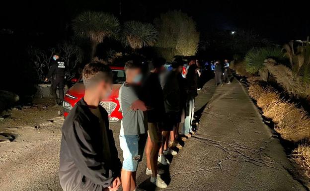 Identifican a 40 jóvenes en un botellón en Tenerife