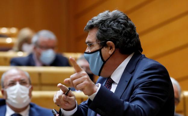 Escrivá señala a cabildos y ayuntamientos como obstáculo para ampliar la acogida inmigrantes