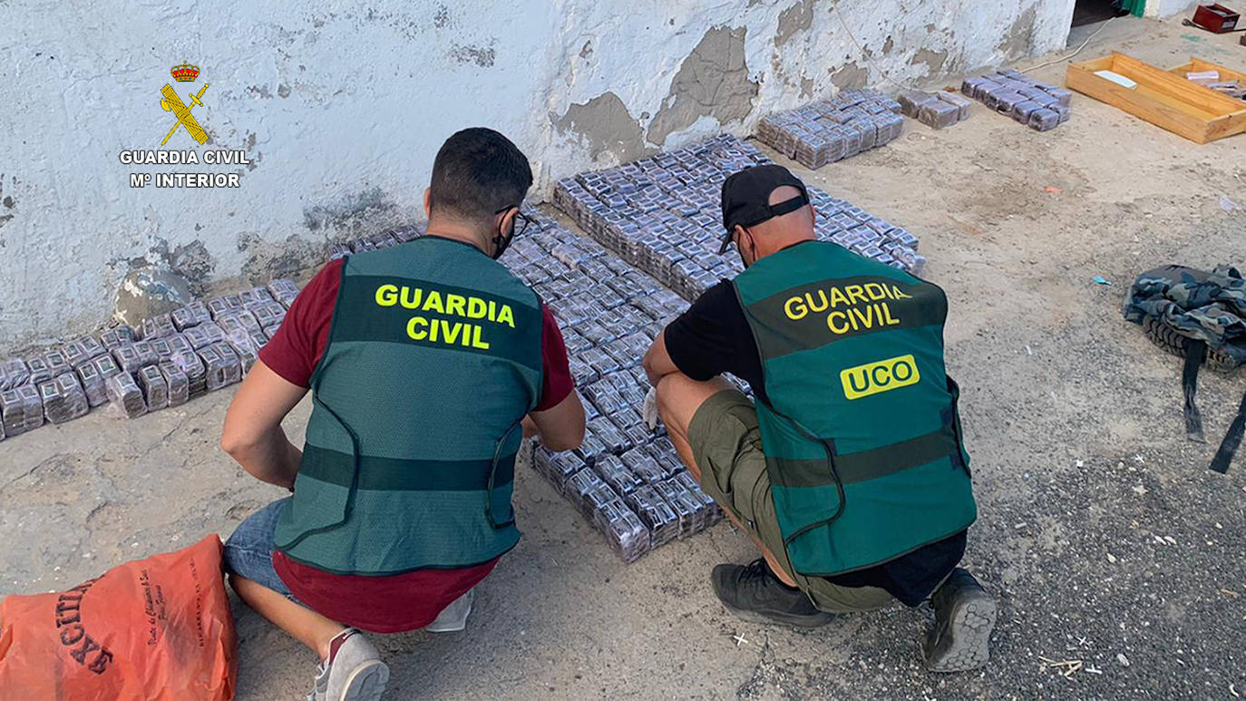 Incautados 350 kilos de hachís y 150 de heroína, con 19 detenidos en Canarias