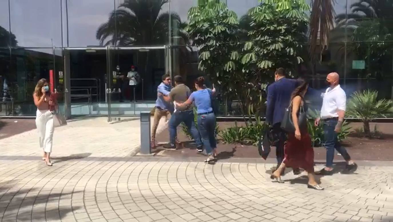 «¡Asesino!, ¡Asesinaste a mi hija!», le gritó la madre de Yurena