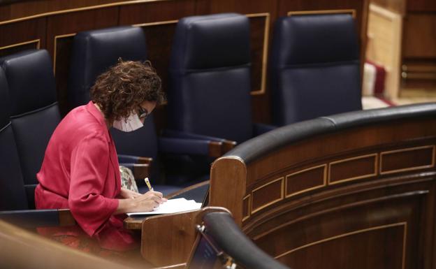 La ministra de Hacienda, María Jesús Montero, en el Congreso, el 10 de septiembre, cuando se rechazó el decreto municipal. 
