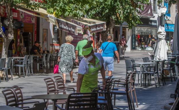 Preacuerdo entre Gobierno y sindicatos para prorrogar los ERTE, a la espera de la decisión de CEOE