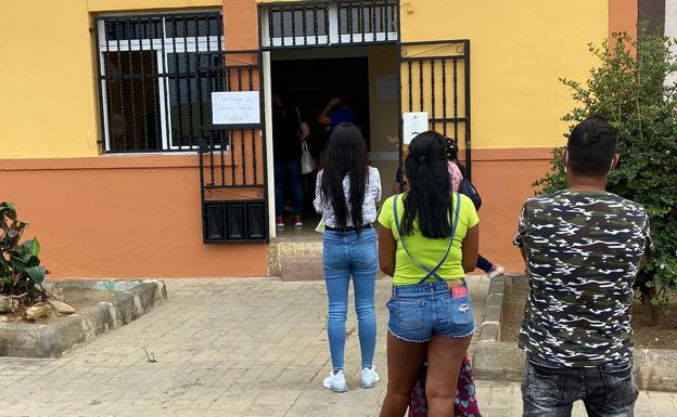 El pacto cierra la Casa del Migrante y obliga a trasladar el reparto de comida