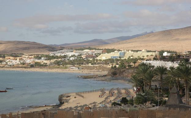 Imagen de archivo de la playa de Costa Calma, en Fuerteventura. /Javier Melián (Acfi Press)