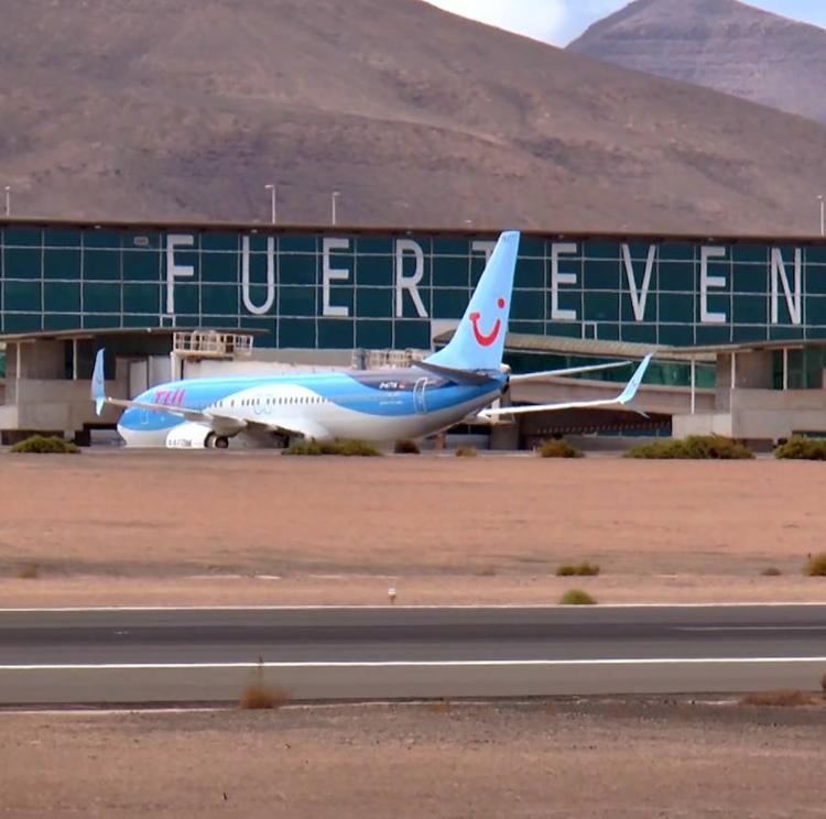 TUI aterriza con 13 pasajeros en Fuerteventura
