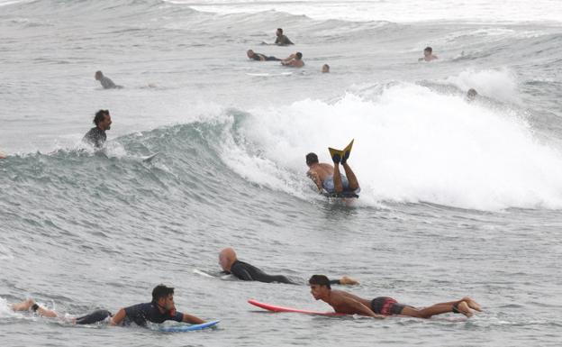 Haría prohíbe la pesca en un polémico pleno donde se puso también limitaciones al surf
