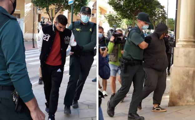 Dos de los detenidos por la agresión sexual a una menor entrando en los Juzgados de Valencia./M. García