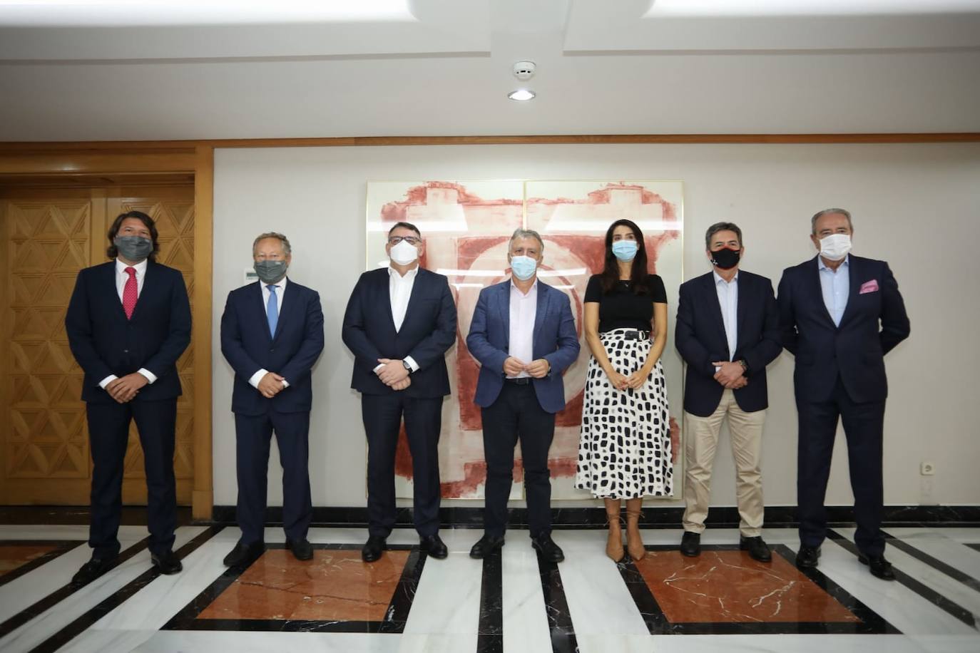 El Gobierno canario se compromete activar un plan de ayuda al sector de la automoción