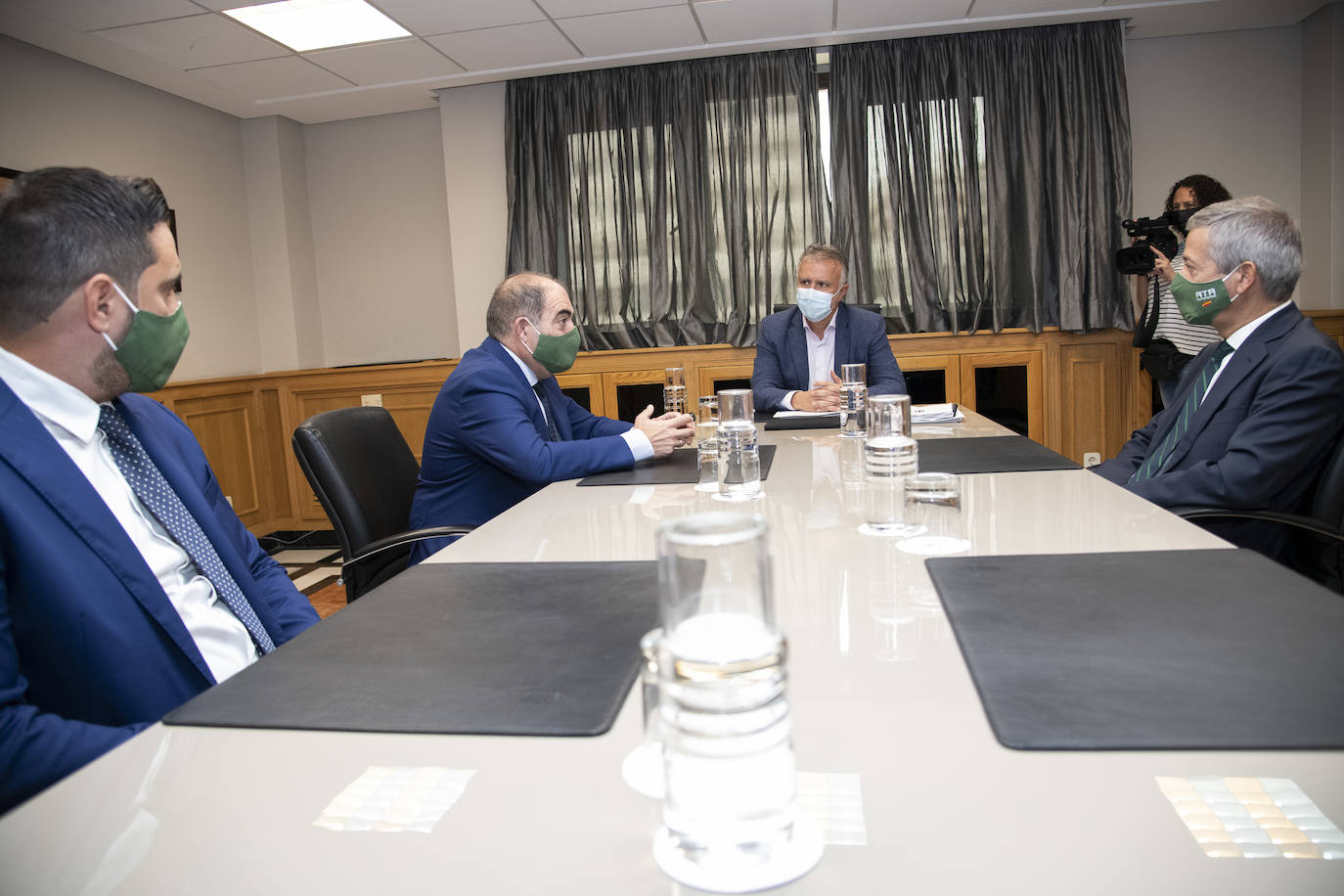 Torres se reúne la Federación Nacional de Autónomos y la CCE