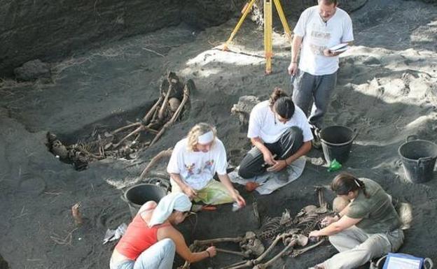Los ayuntamientos pueden pedir desde mañana ayudas para exhumar fosas de la Guerra Civil