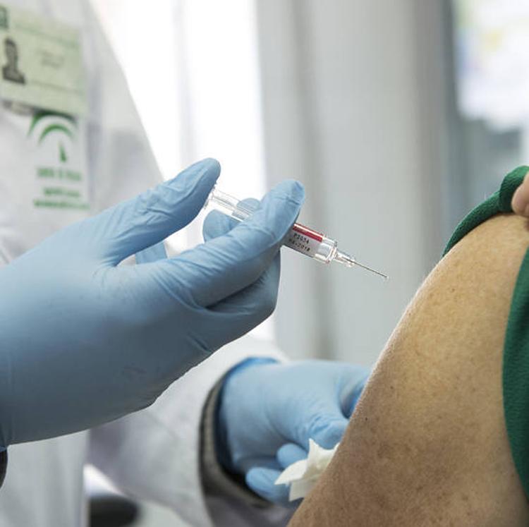 Ya puede pedir cita previa para vacunarse de la gripe en Canarias
