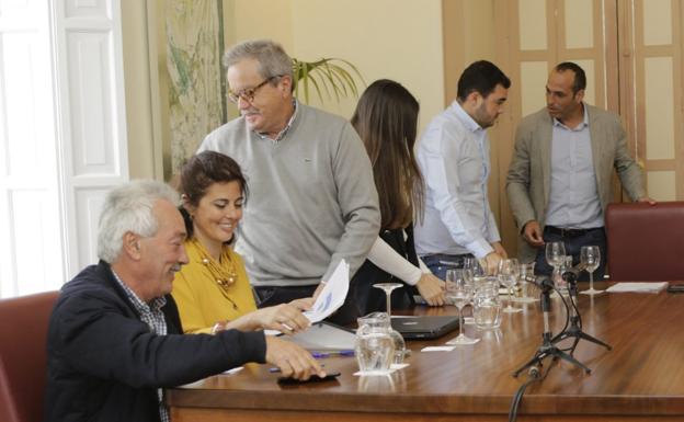 El pacto de gobierno en Haría, a expensas de La Cueva de Los Verdes