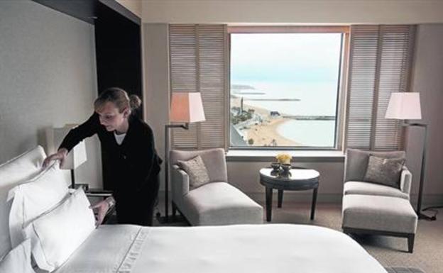 Los hoteleros piden incluir a empleados temporales en Erte para parar «sangría»