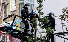 La policía asalta un edificio de Berlín para desalojar a 57 okupas