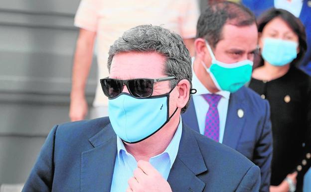 Acosta pide la dimisión de Escrivá tras abandonar la reunión en Fuerteventura